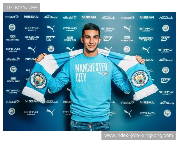 费兰托雷斯禁区外突然起脚形成威胁,成为现代足球的进攻新潮流 费兰托雷斯禁区外突然起脚形成威胁,成为现代足球的进攻新潮流