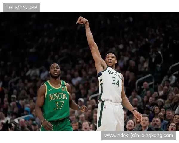 字母哥强行切入得分,雄鹿势头更加旺盛 字母哥强行切入得分,雄鹿势头更加旺盛