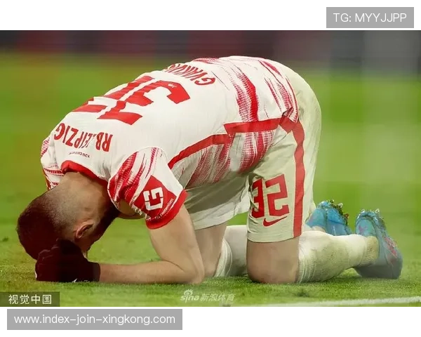 拜仁莱万反越位抢点头球破门完成逆转,传奇之夜再度上演! 拜仁莱万反越位抢点头球破门完成逆转,传奇之夜再度上演!