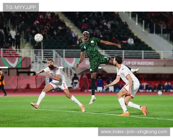 奥斯梅恩反击中直线冲刺